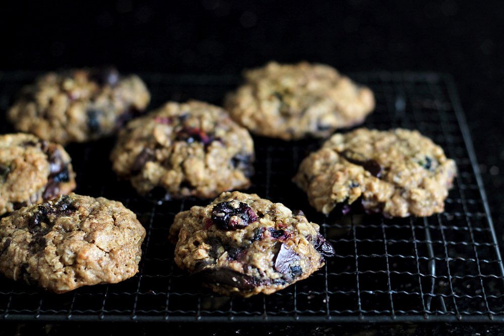 oatmeal-chocolate-blueberry-cookie09
