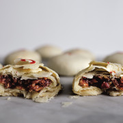 PROSCIUTTO AND DATES SU-STYLE MOONCAKE