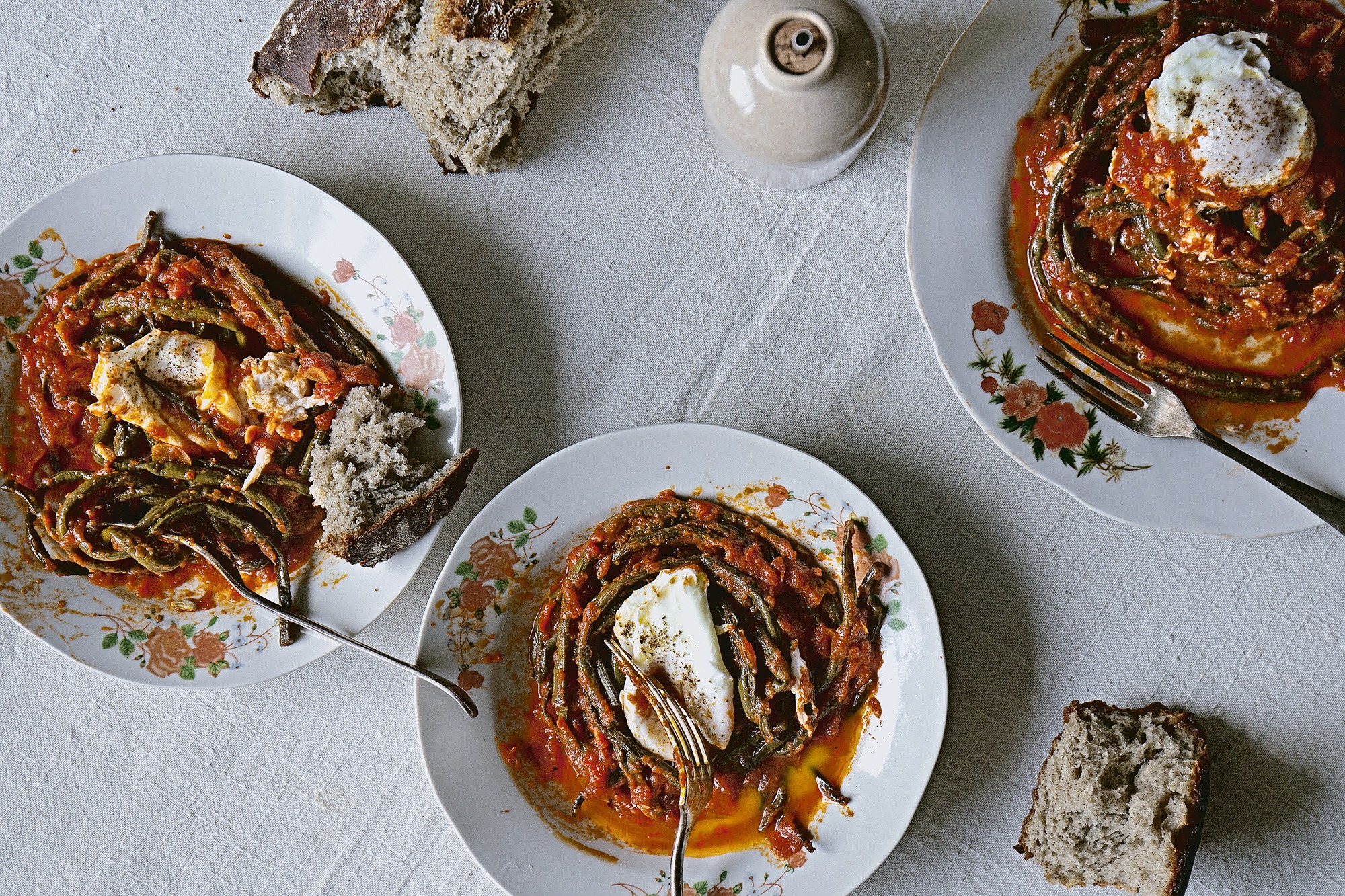 Long string beans stewed in Thai curry tomato sauce